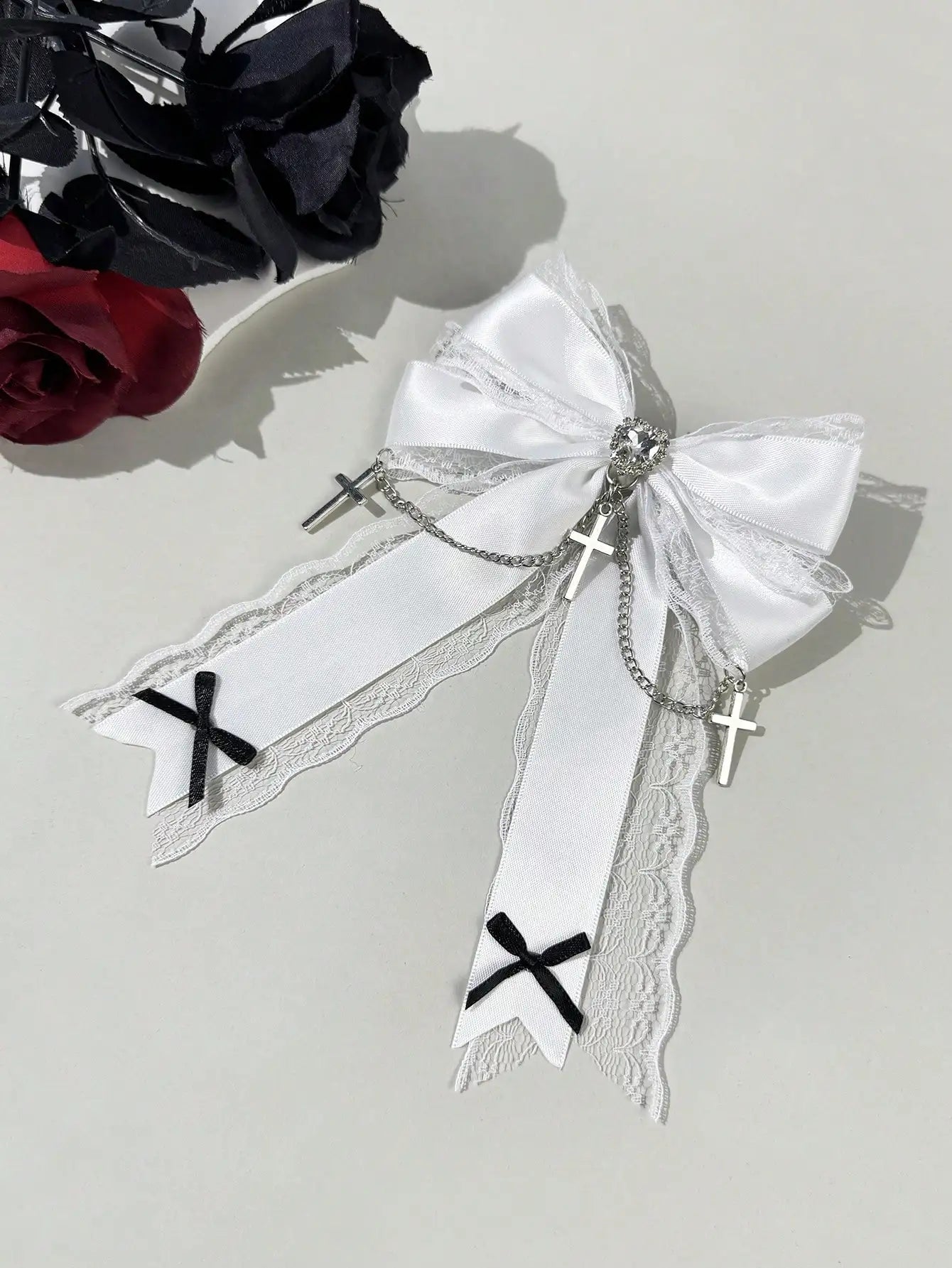 A delicate women's casual Gothic-style lace bow cross hair clip duckbill clip suitable for matching outfits