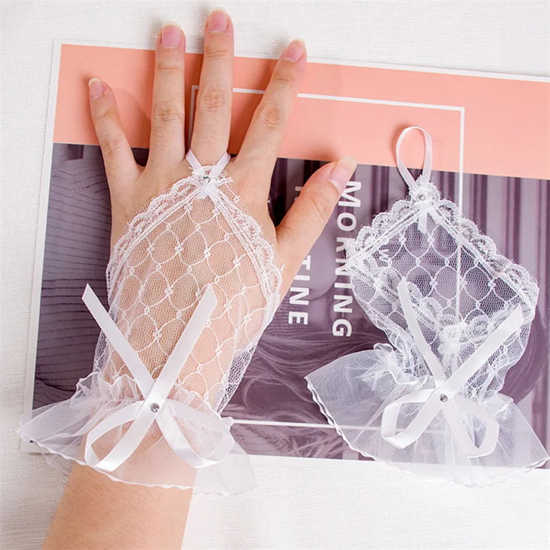 Retro Lace Net Yarn Gloves Elegant Hollow-Out Women Black Red White Short Lace Bridal Gloves Wedding Party Accessories Gloves