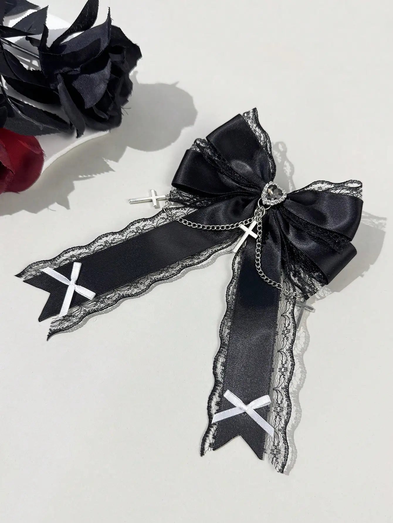 A delicate women's casual Gothic-style lace bow cross hair clip duckbill clip suitable for matching outfits
