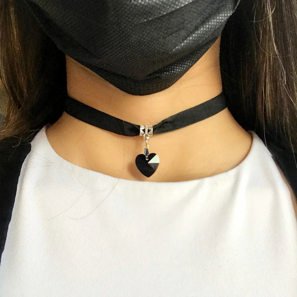 Vintage Fashion Sexy Heart Charm Gothic Collar Necklace Gothic Heart Lock Harajuku Women Gift Black Leather Punk Choker Necklace